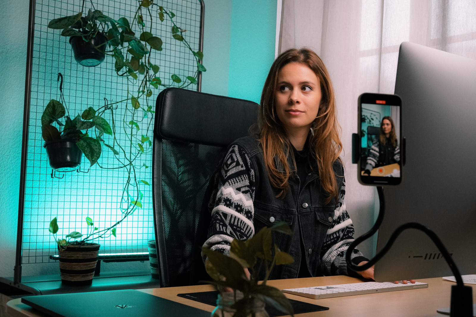 Influencer filming herself on the computer